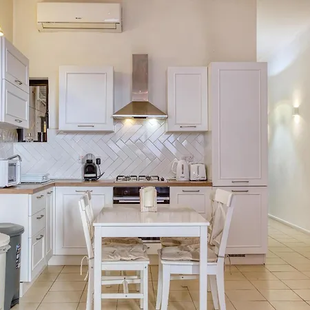Comfortable 3br In The Centre Of By 360 Estates Apartment *