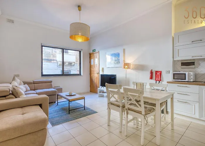 Comfortable 3br In The Centre Of By 360 Estates