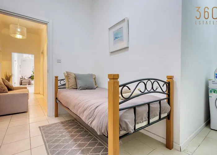 Διαμέρισμα Comfortable 3br In The Centre Of By 360 Estates Σλιέμα