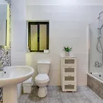 Comfortable 3br In The Centre Of By 360 Estates *
